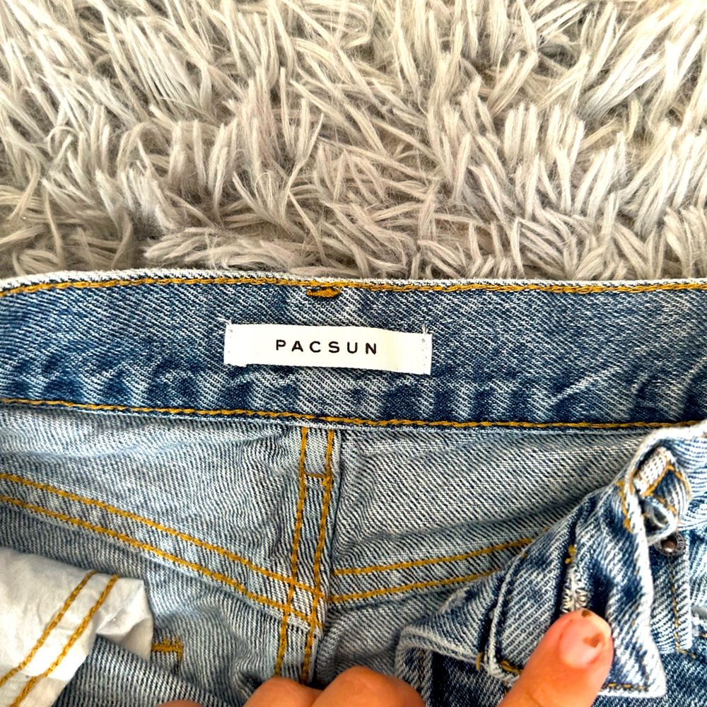 Jeans - Picture 2 of 3